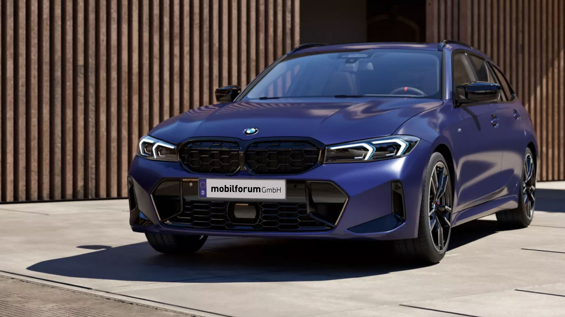 BMW_330i_Toruring_mobilforum