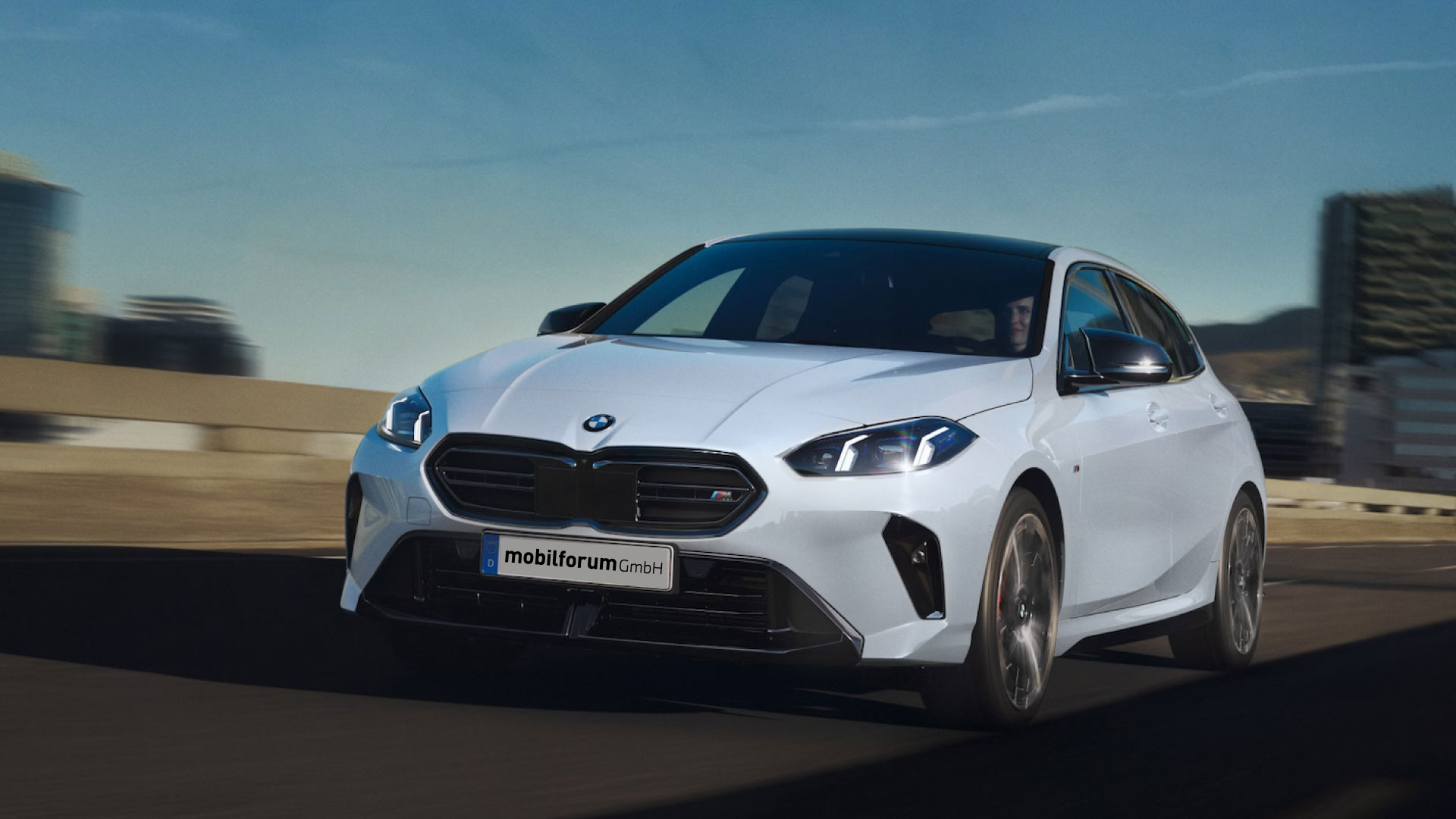 Der BMW M135 xDrive bei mobilforum GmbH